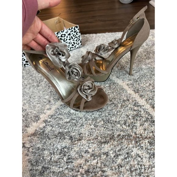 Taupe Rosette Heels - Size 8 - Picture 5 of 7